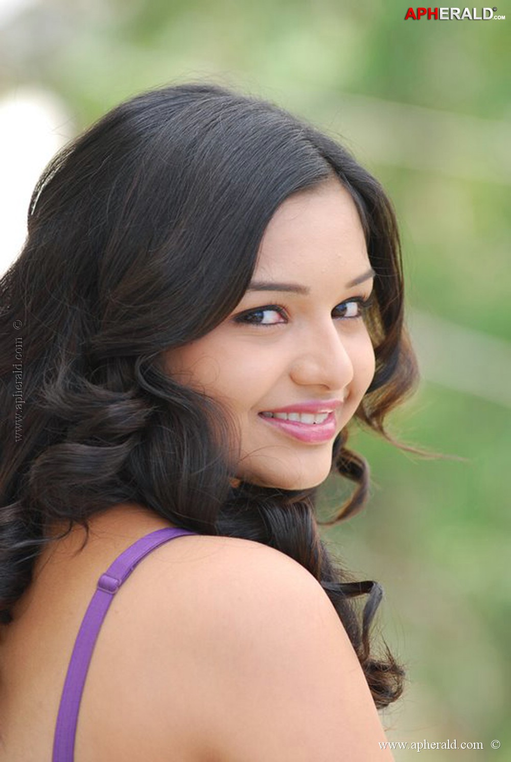 Yamini Cute Photos