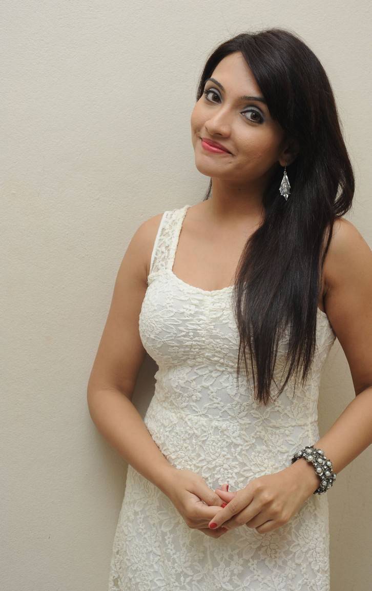 Zoya Khan Latest Stills