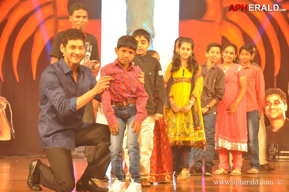 1 Nenokkadine Audio Launch 4