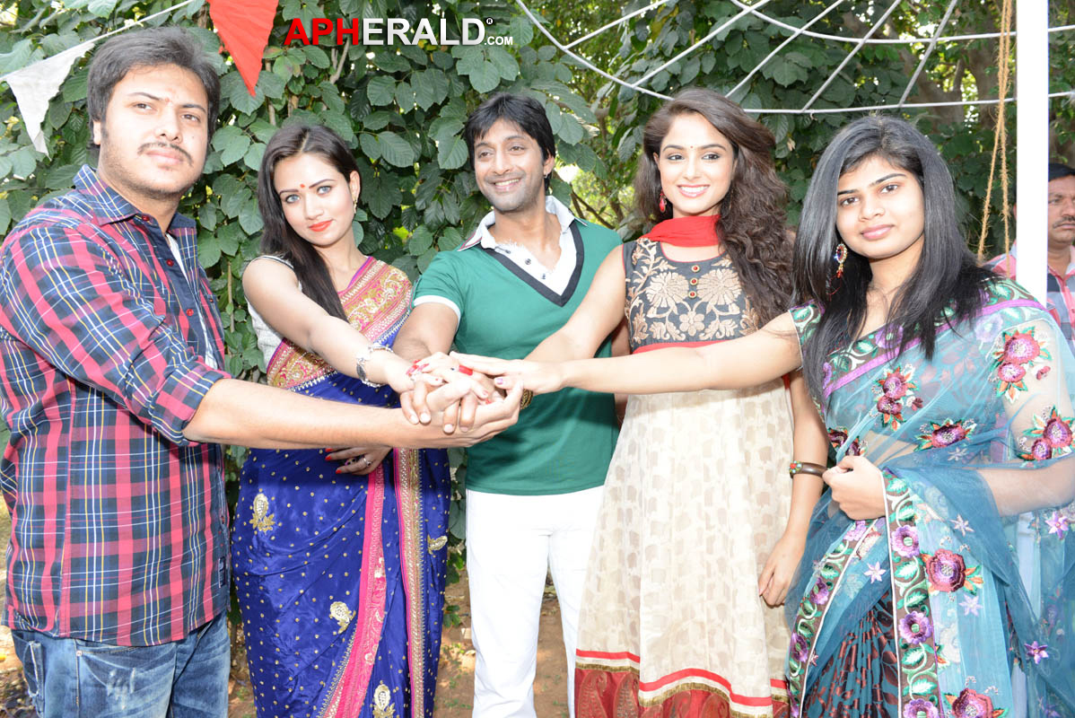 Aa Aiduguru Movie Launch