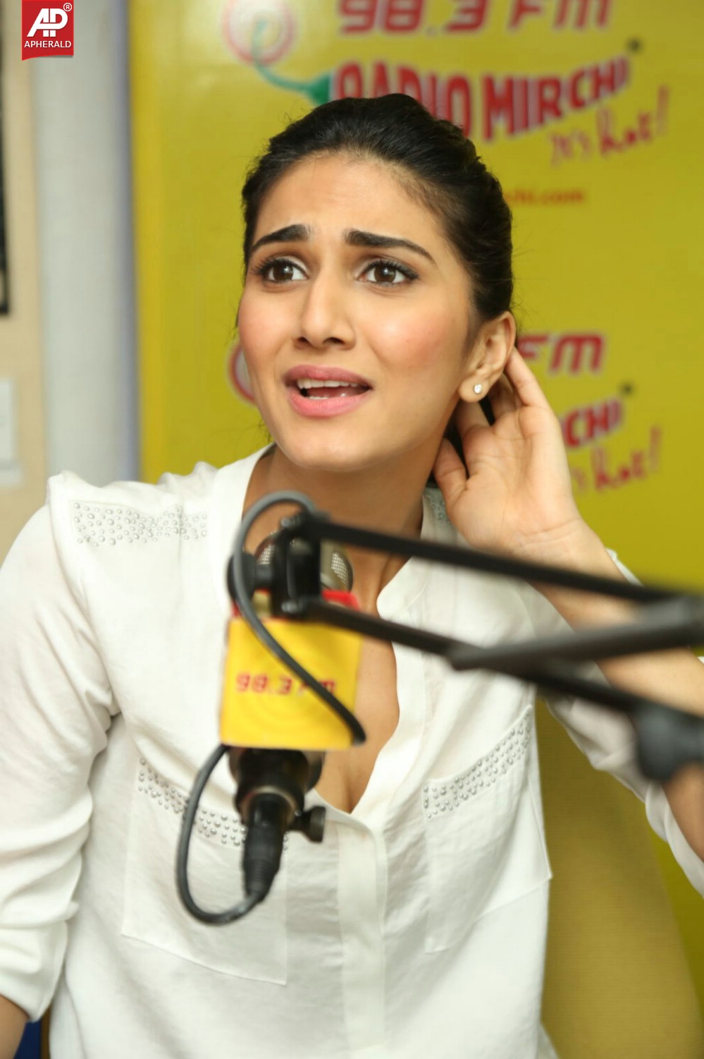 Aaha Kalyanam Team at Radio Mirchi