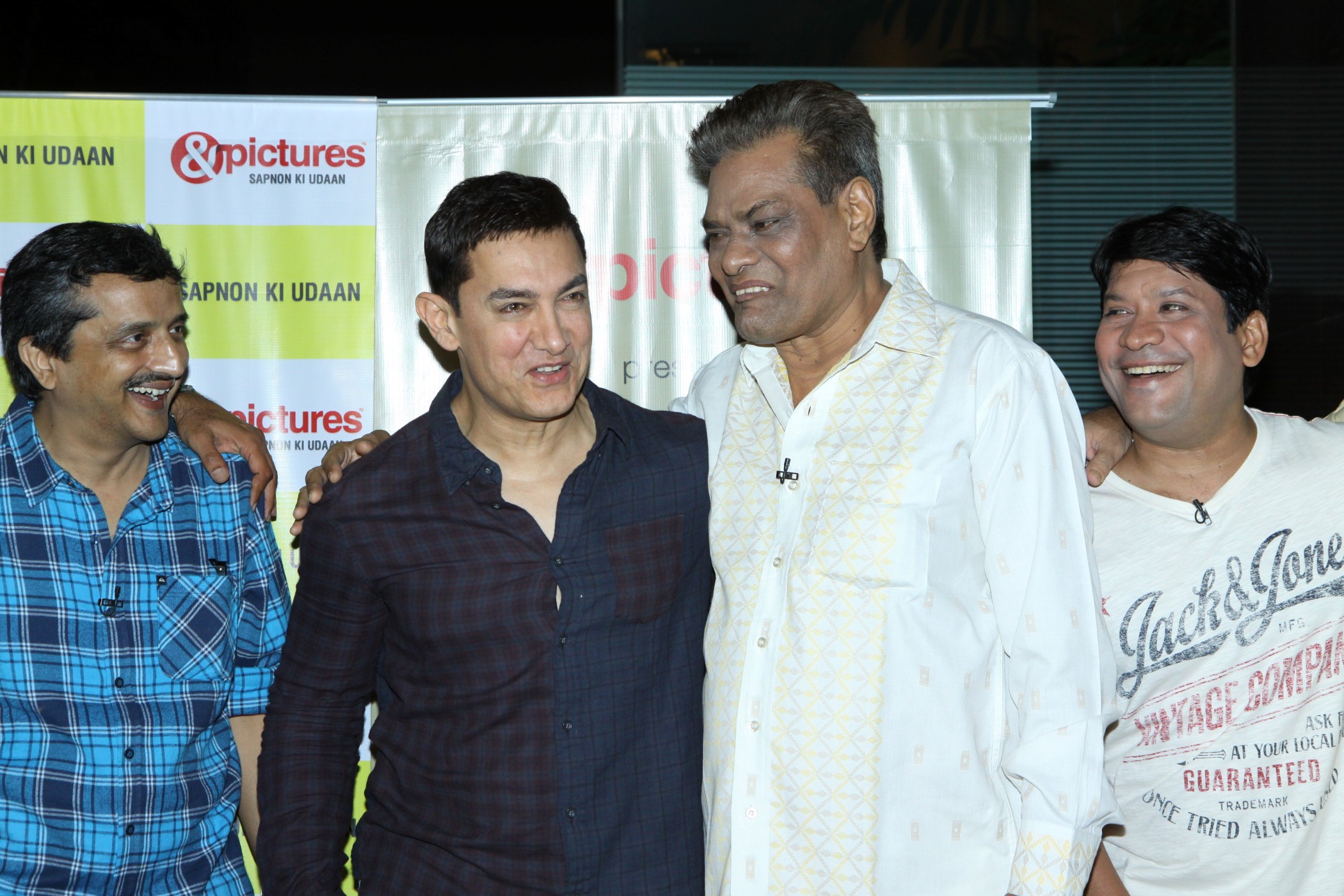 Aamir Khan Presents His Documentary Movie Chale Chalo Pics