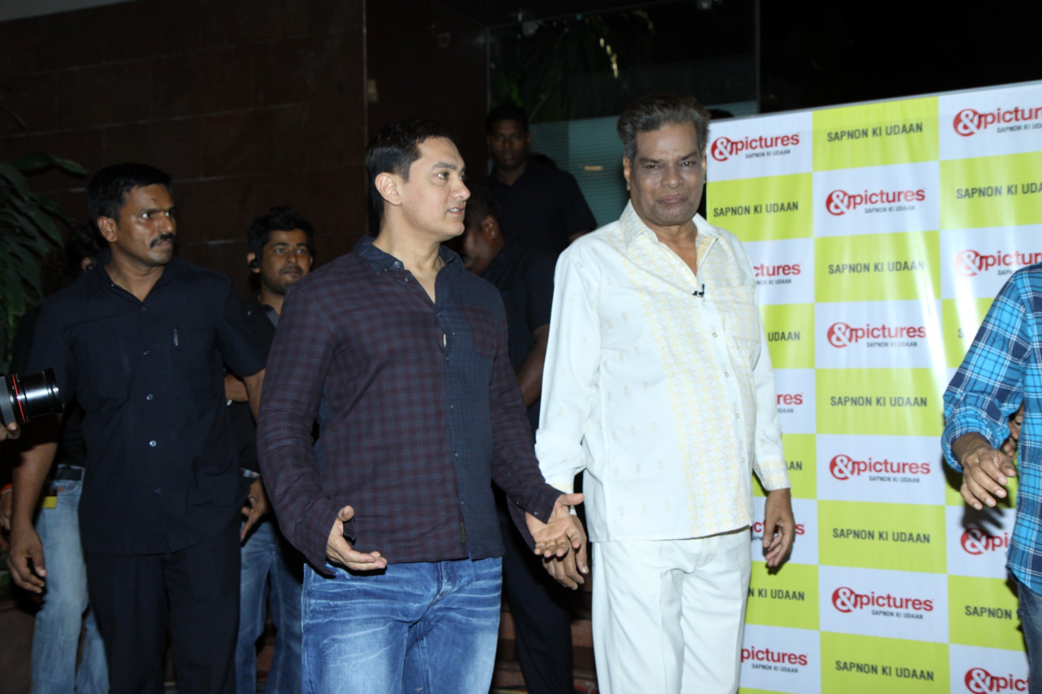 Aamir Khan Presents His Documentary Movie Chale Chalo Pics