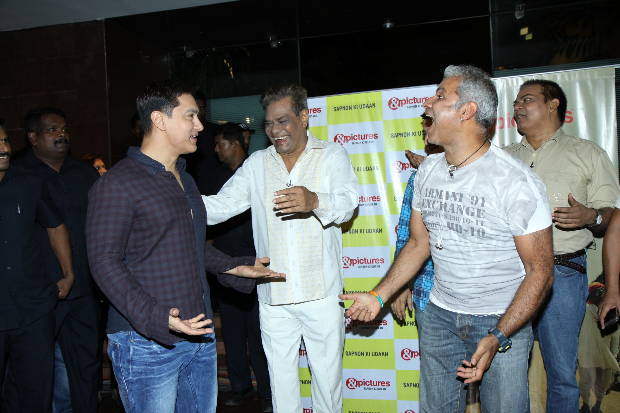 Aamir Khan Presents His Documentary Movie Chale Chalo Pics