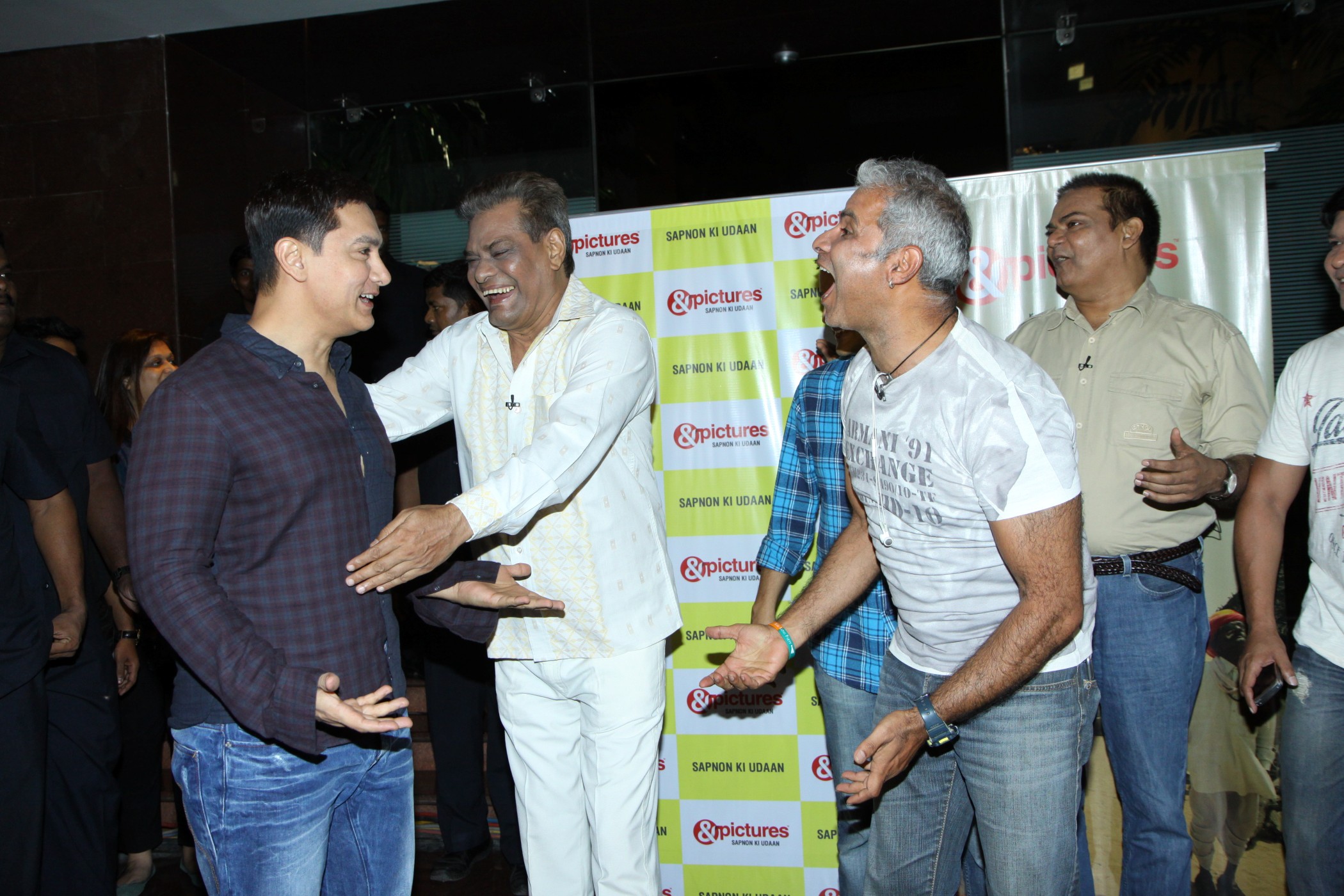 Aamir Khan Presents His Documentary Movie Chale Chalo Pics