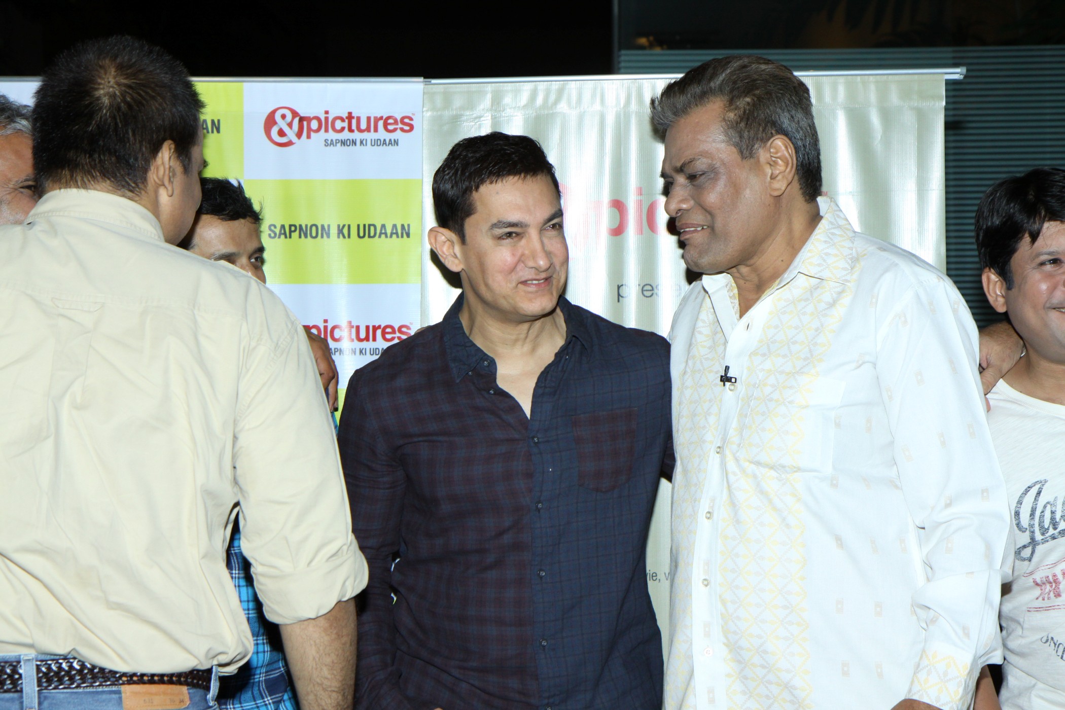 Aamir Khan Presents His Documentary Movie Chale Chalo Pics