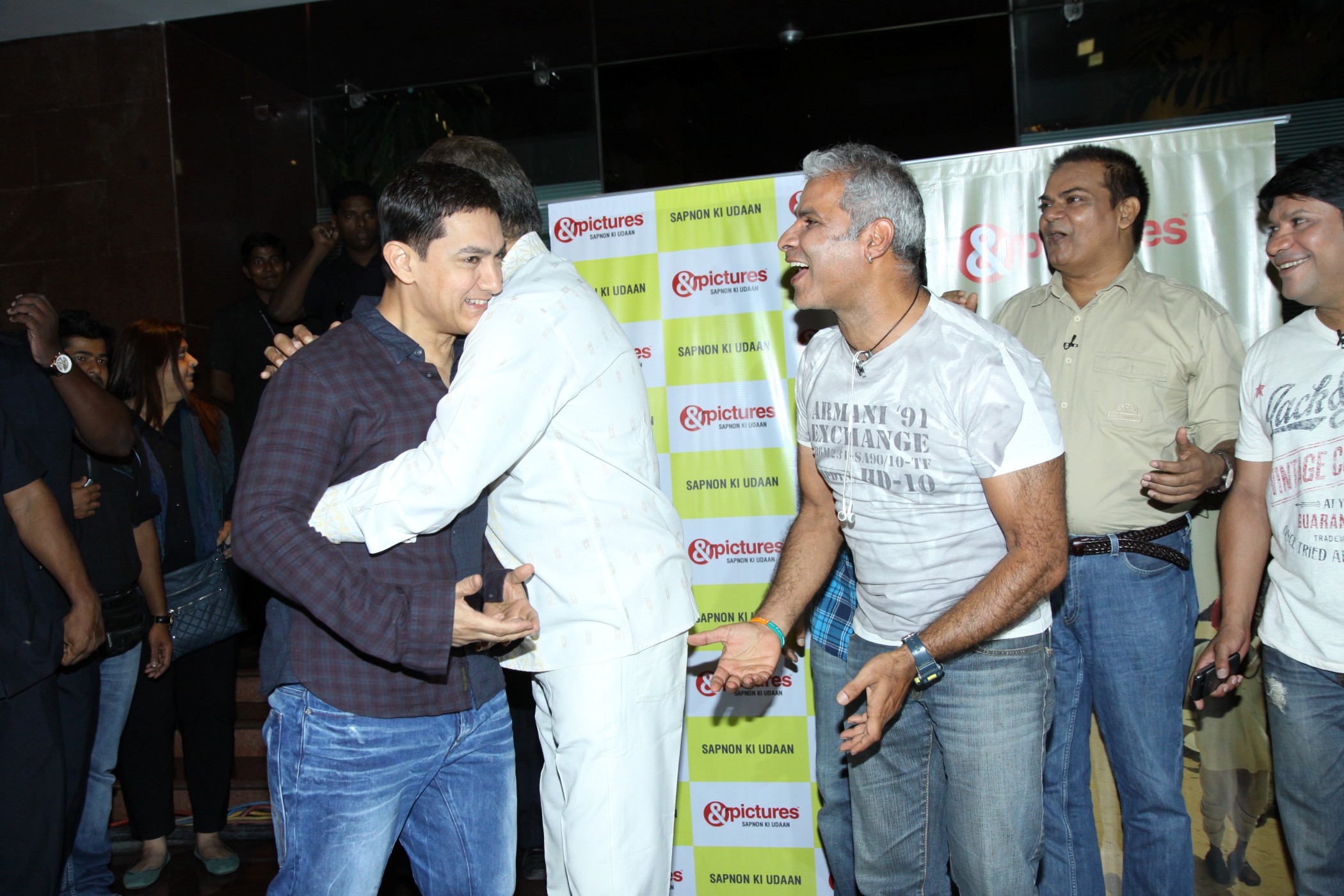 Aamir Khan Presents His Documentary Movie Chale Chalo Pics