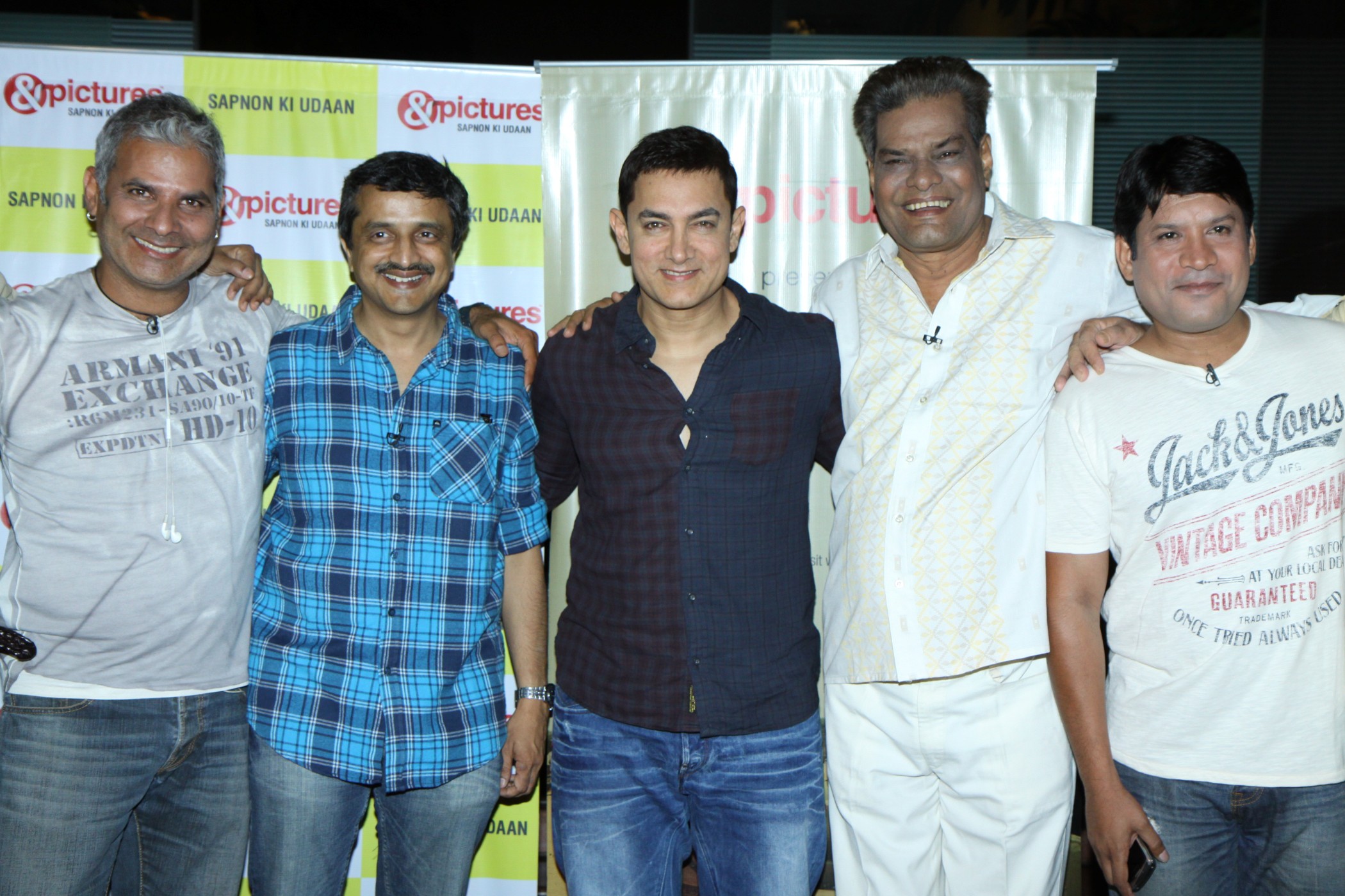 Aamir Khan Presents His Documentary Movie Chale Chalo Pics