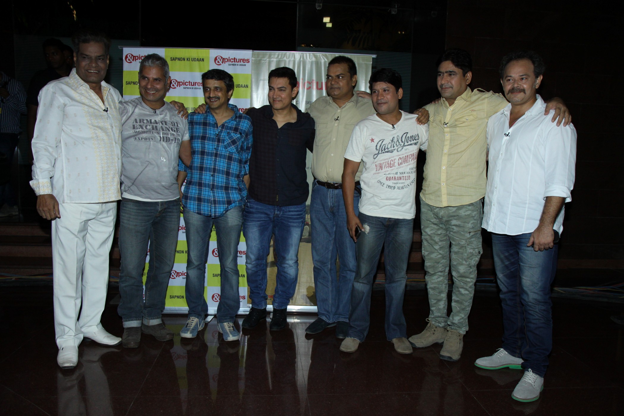 Aamir Khan Presents His Documentary Movie Chale Chalo Pics