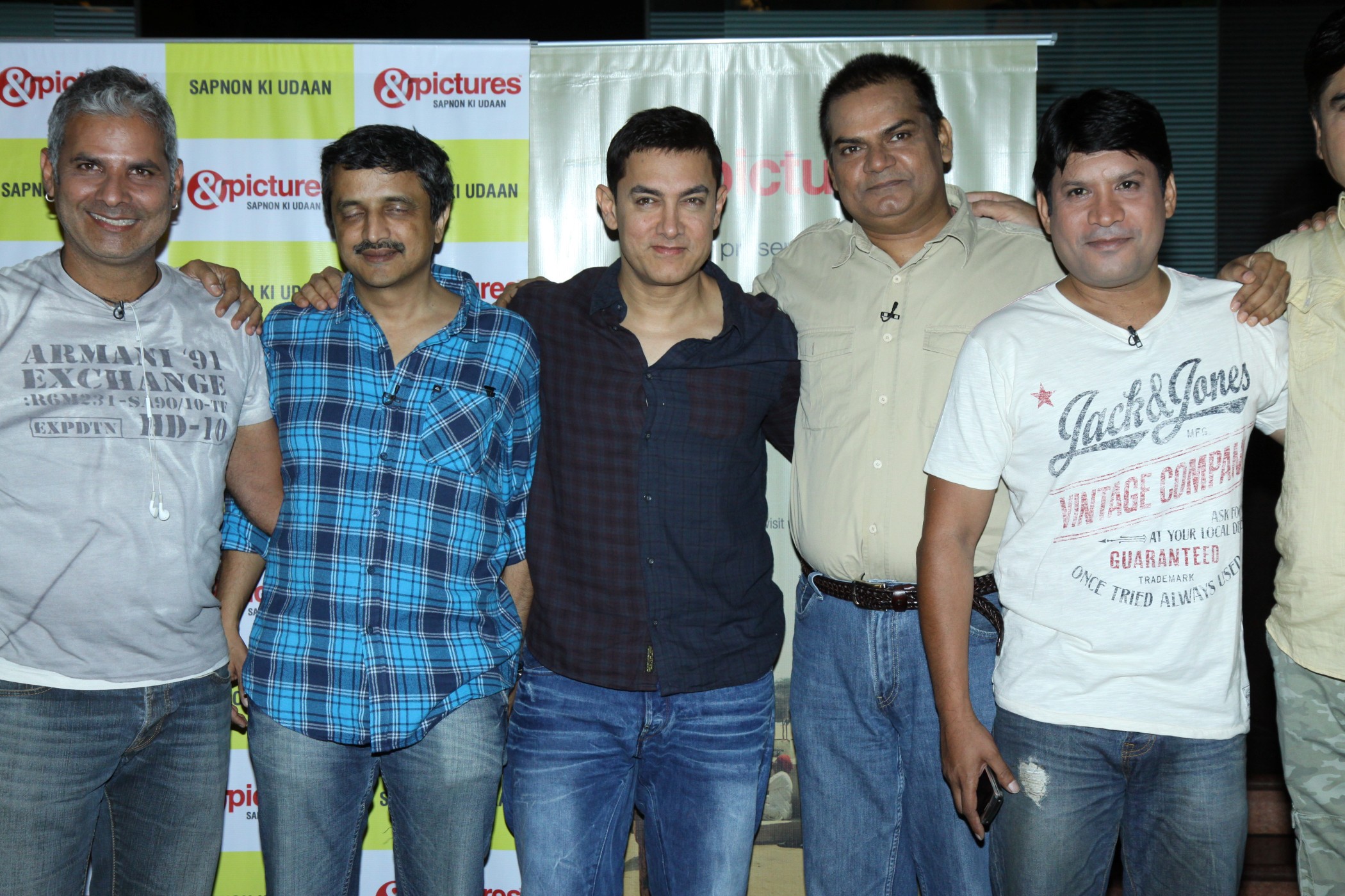 Aamir Khan Presents His Documentary Movie Chale Chalo Pics