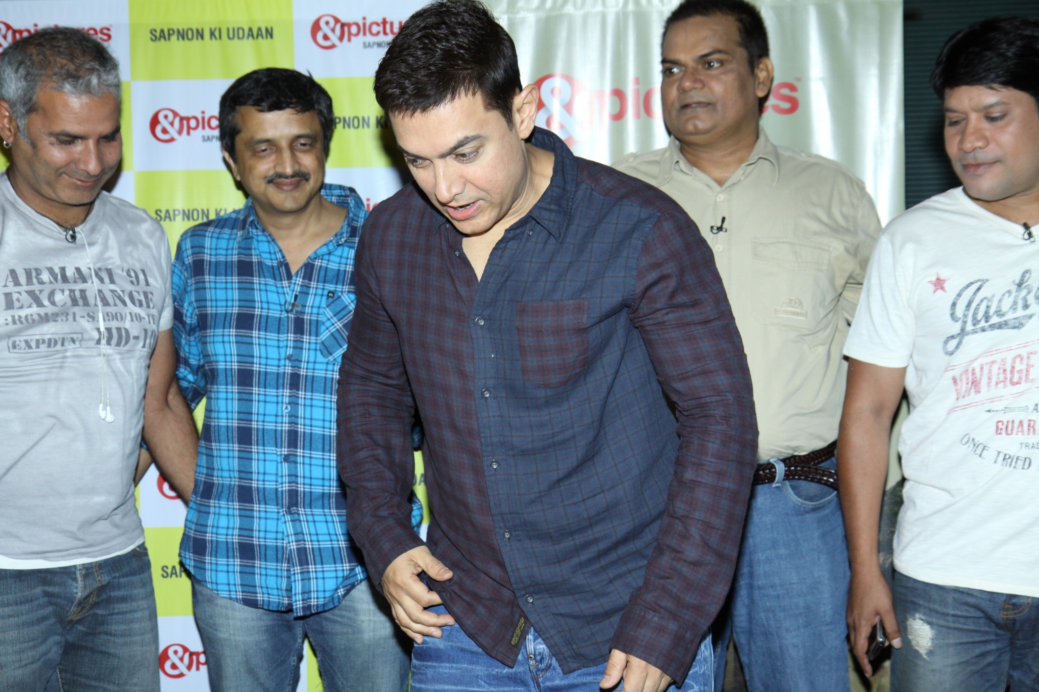 Aamir Khan Presents His Documentary Movie Chale Chalo Pics