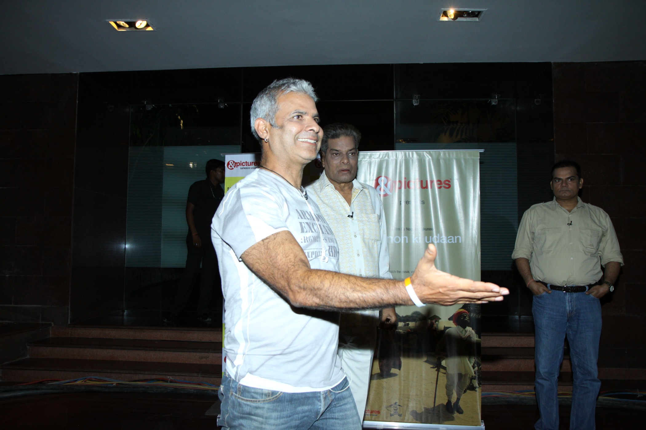 Aamir Khan Presents His Documentary Movie Chale Chalo Pics