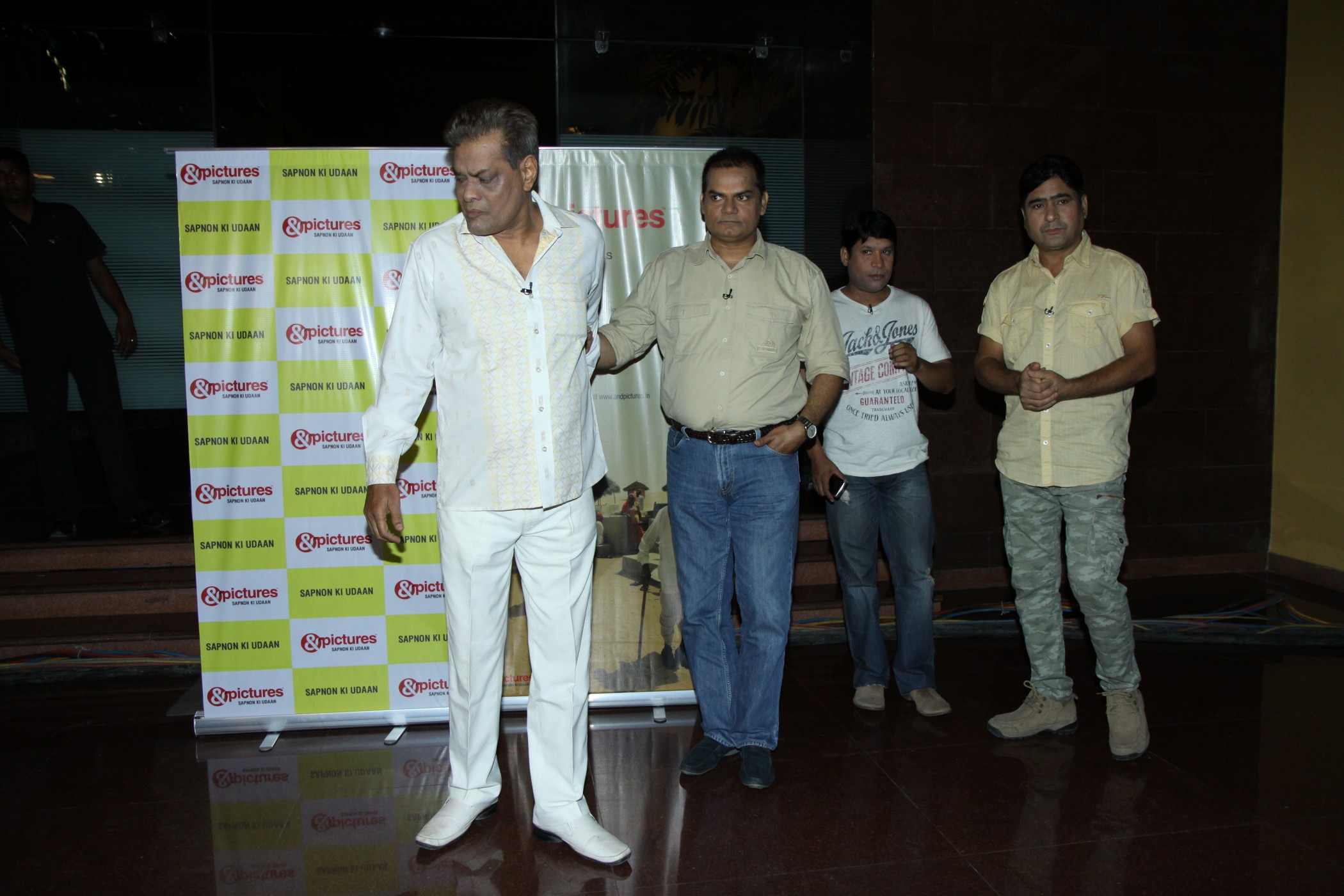 Aamir Khan Presents His Documentary Movie Chale Chalo Pics