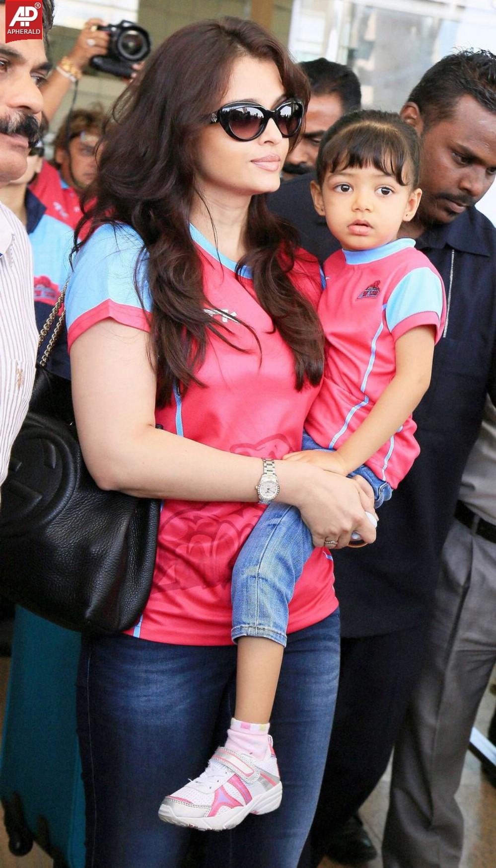 Aishwarya n Amitabh Cheer On Abhishek Bachchan's Kabbadi Team