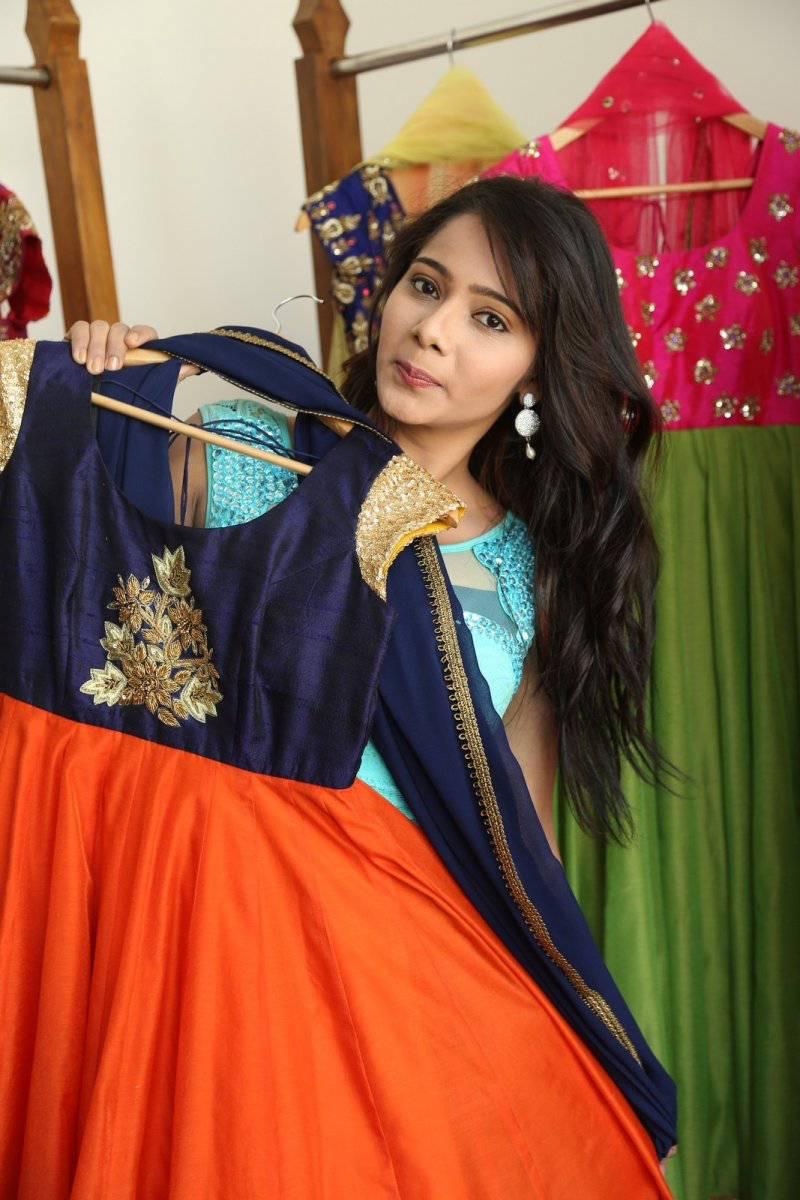 Actress Mithraw Stills At Shrujan Kutch Hand Embroidery Exhibition