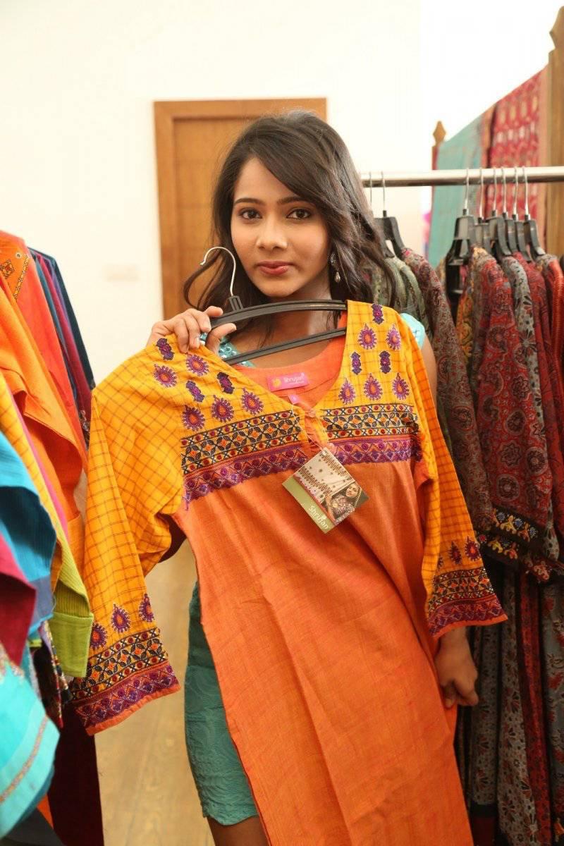 Actress Mithraw Stills At Shrujan Kutch Hand Embroidery Exhibition