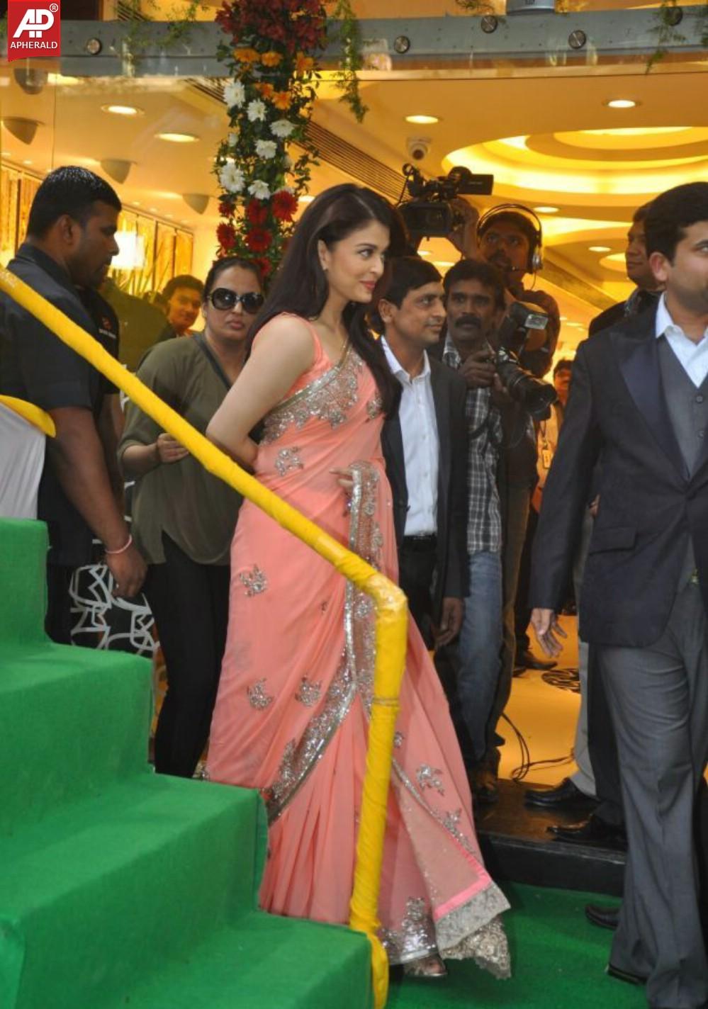 Aishwarya Rai at inauguration of Kalyan Jewellers