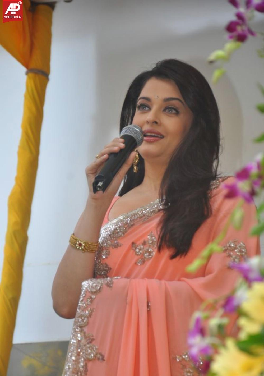 Aishwarya Rai at inauguration of Kalyan Jewellers