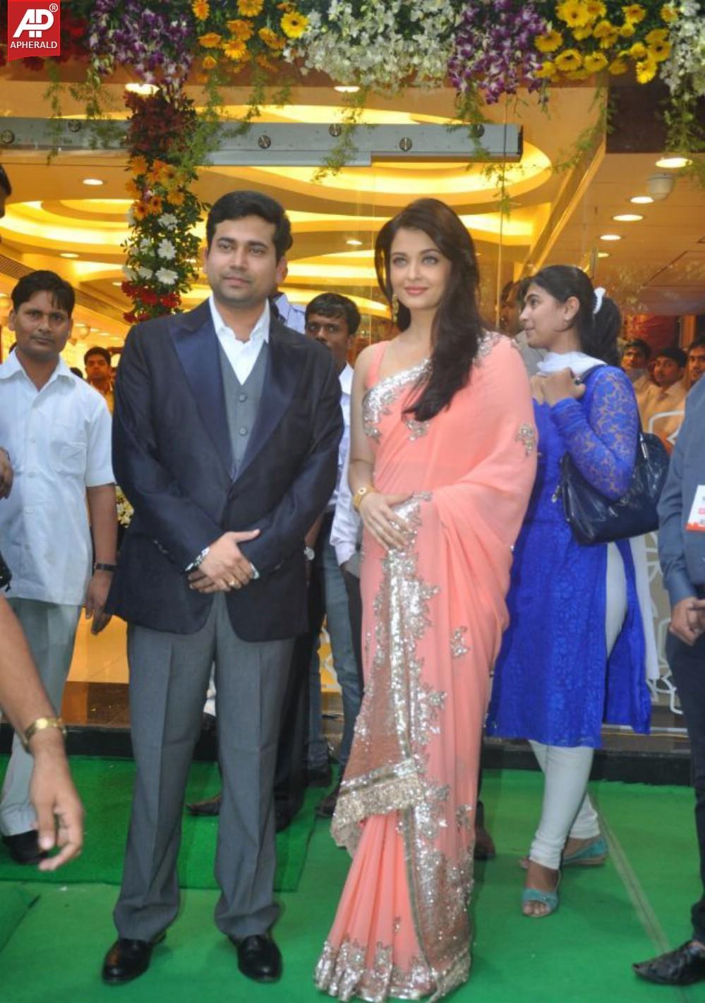 Aishwarya Rai at inauguration of Kalyan Jewellers