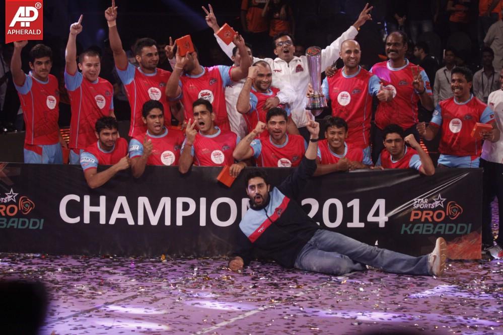 Abhishek Bachchan n Aishwarya Rai at Pro Kabaddi League Finals