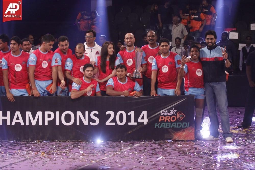 Abhishek Bachchan n Aishwarya Rai at Pro Kabaddi League Finals