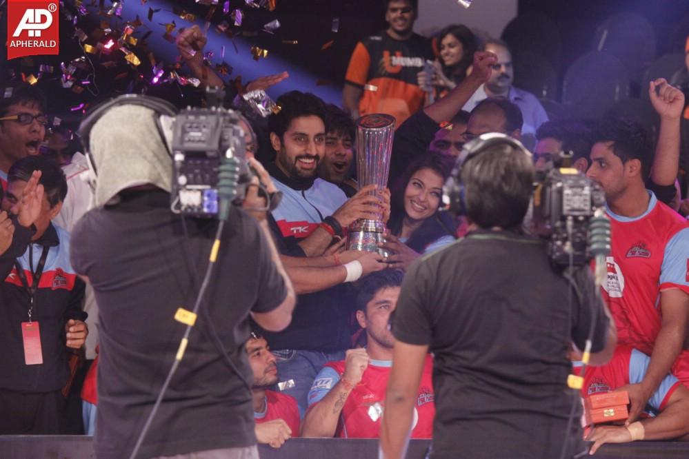 Abhishek Bachchan n Aishwarya Rai at Pro Kabaddi League Finals