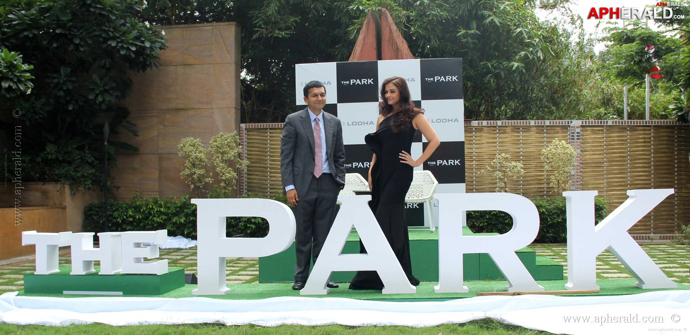 Aishwarya Rai Launch District The Park