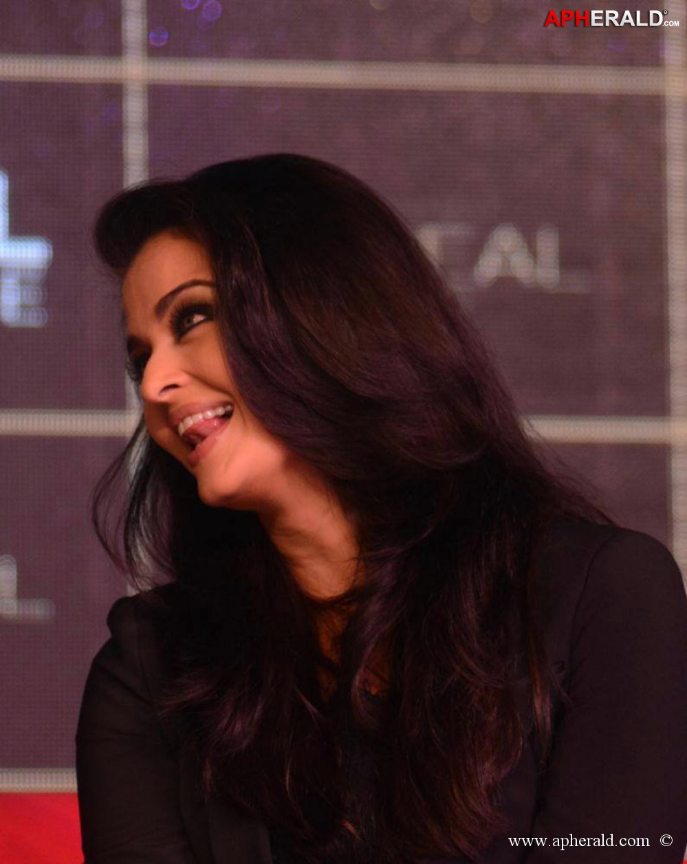 Aishwarya Rai launches Kajal Magique Photos