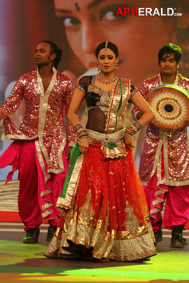 Aishwarya, Sachin at 'Support My School' telethon