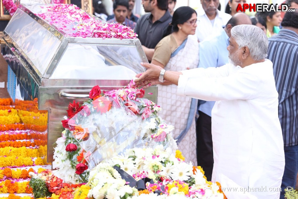 Akkineni Nageswara Rao Condolences 1