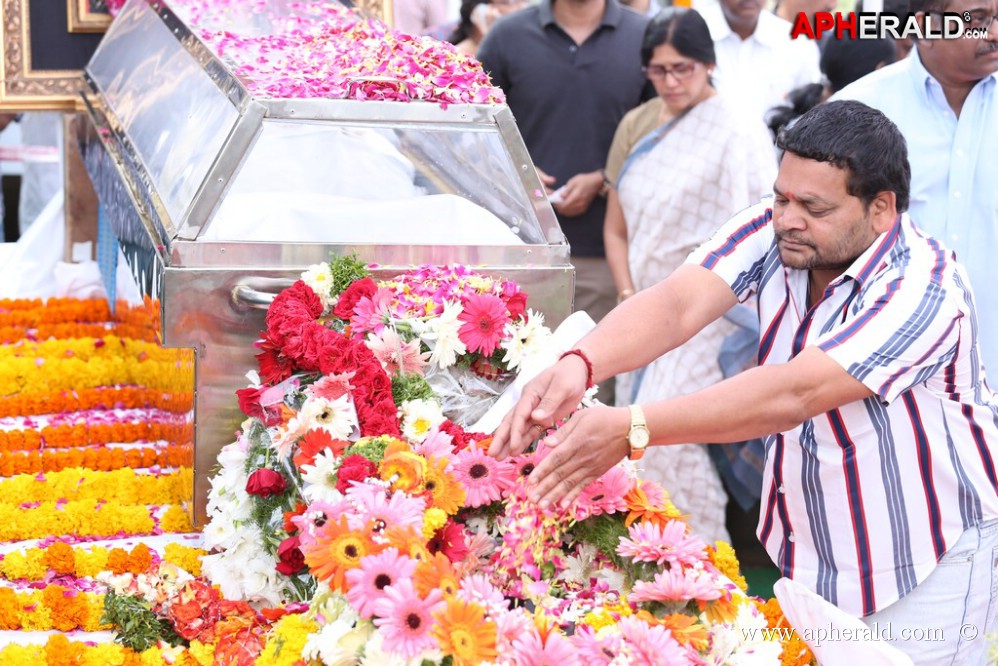 Akkineni Nageswara Rao Condolences 1