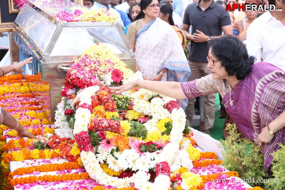 Akkineni Nageswara Rao Condolences 1