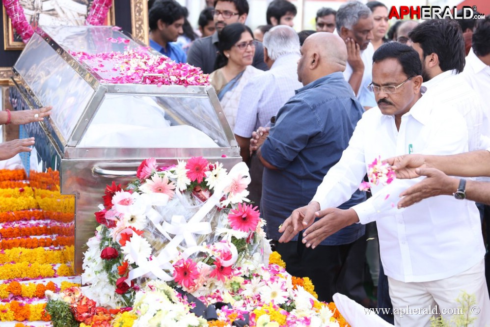 Akkineni Nageswara Rao Condolences 1