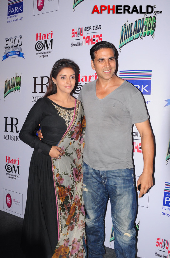 Akshay and Asin Promotes Khiladi 786