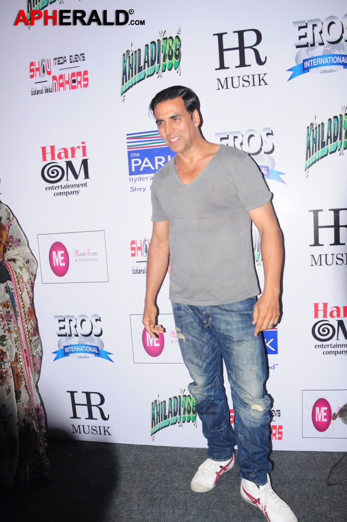 Akshay and Asin Promotes Khiladi 786