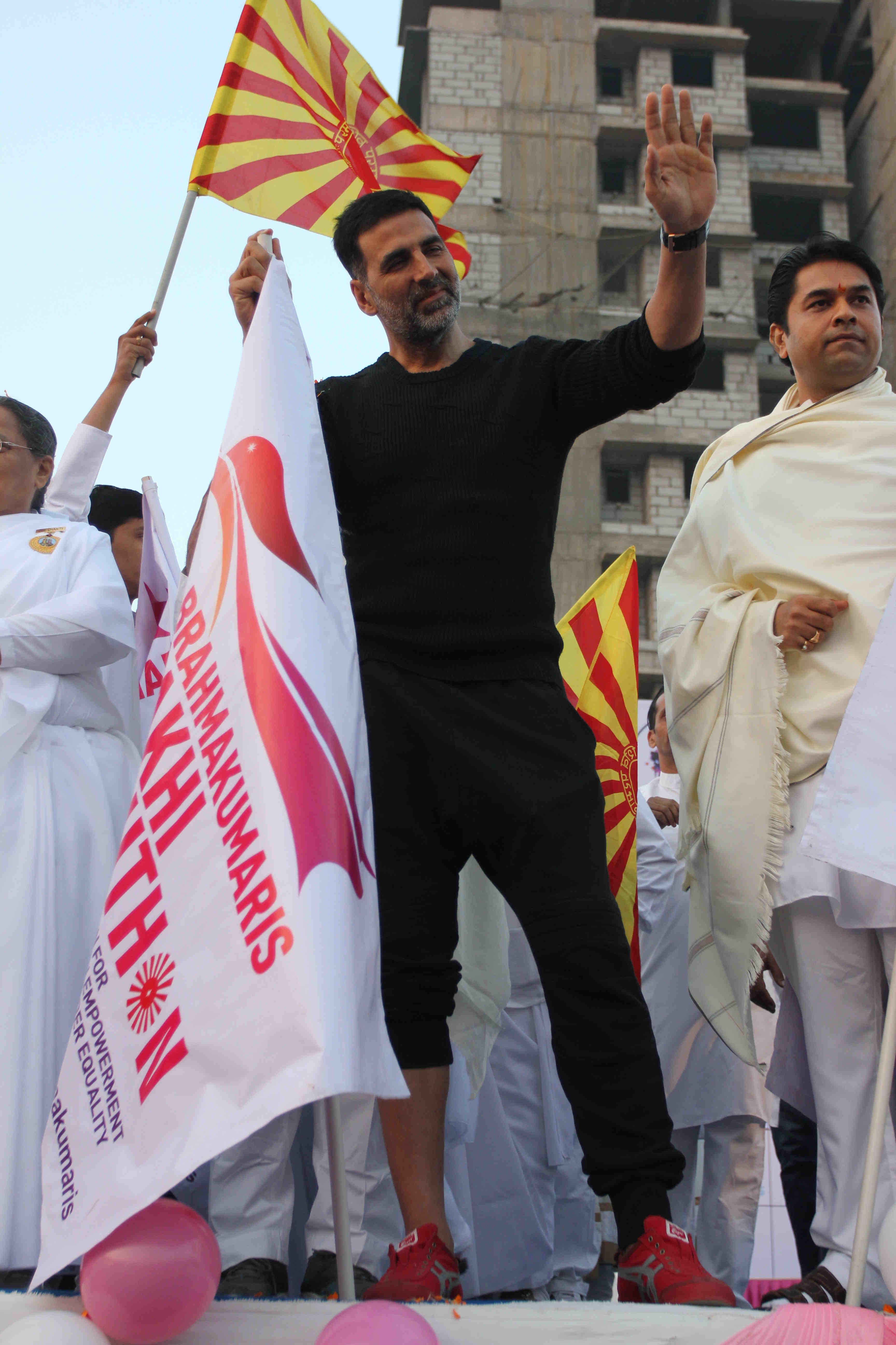 Akshay Kumar flags off Bramhakumari Sakhi Minithon
