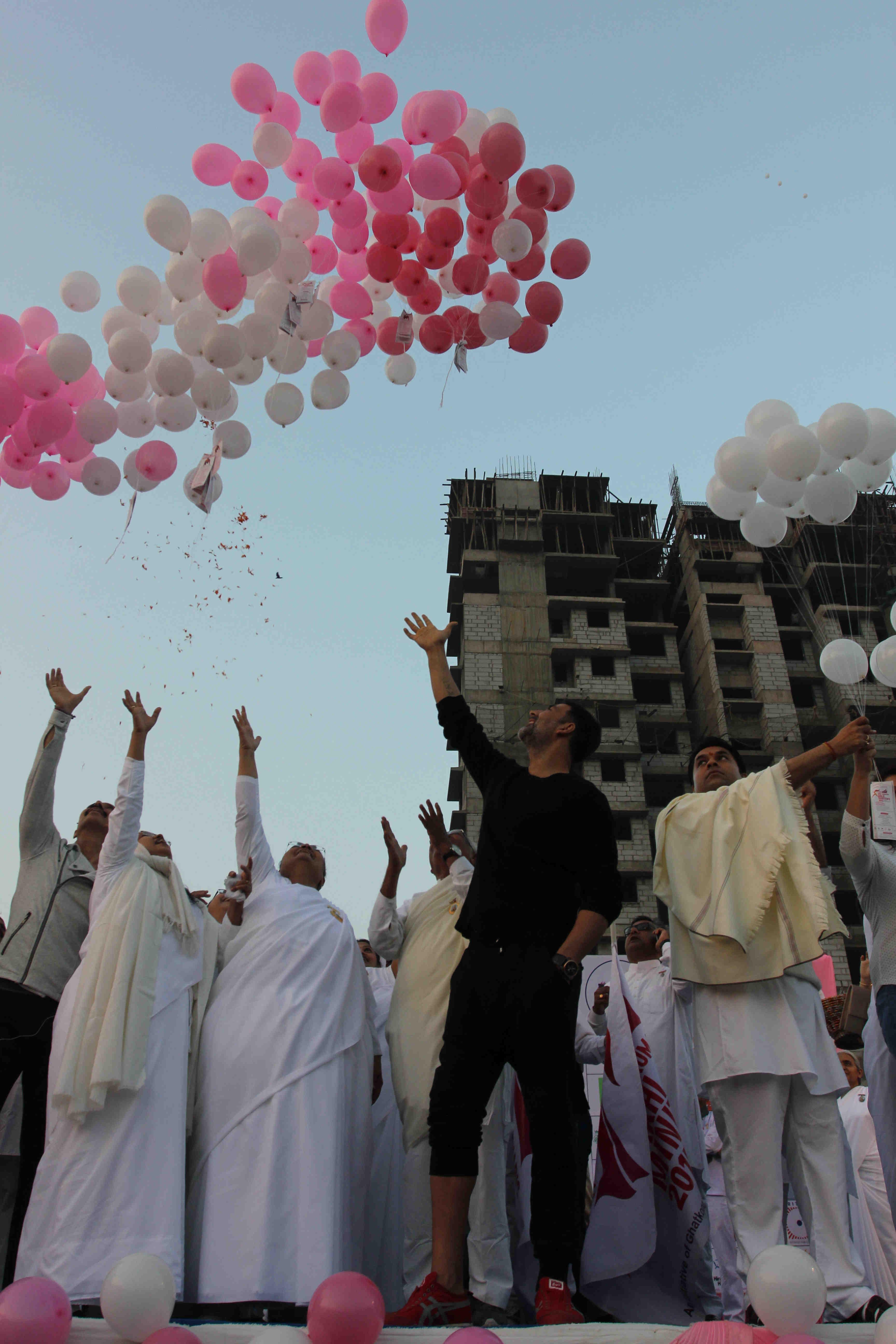 Akshay Kumar flags off Bramhakumari Sakhi Minithon