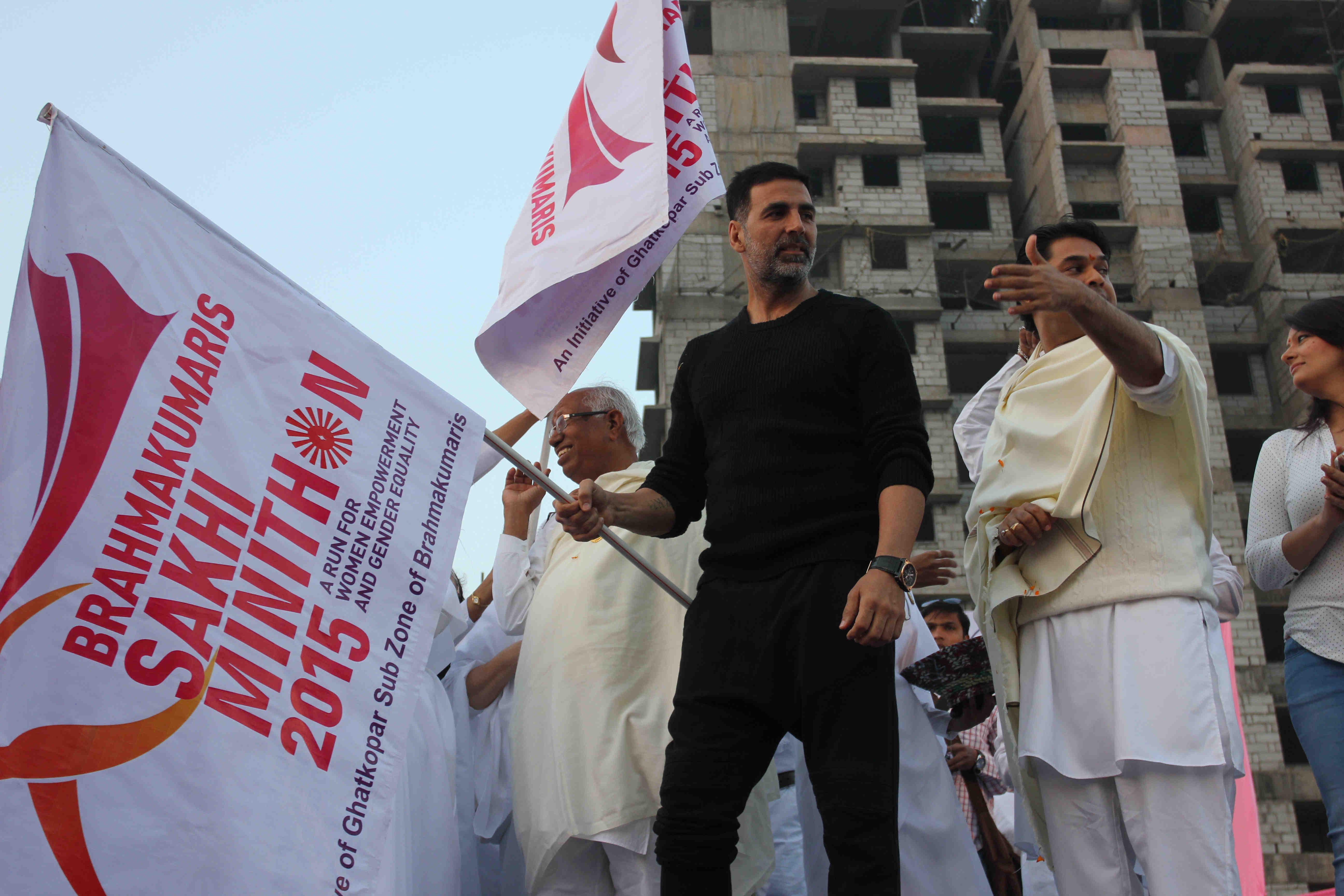 Akshay Kumar flags off Bramhakumari Sakhi Minithon