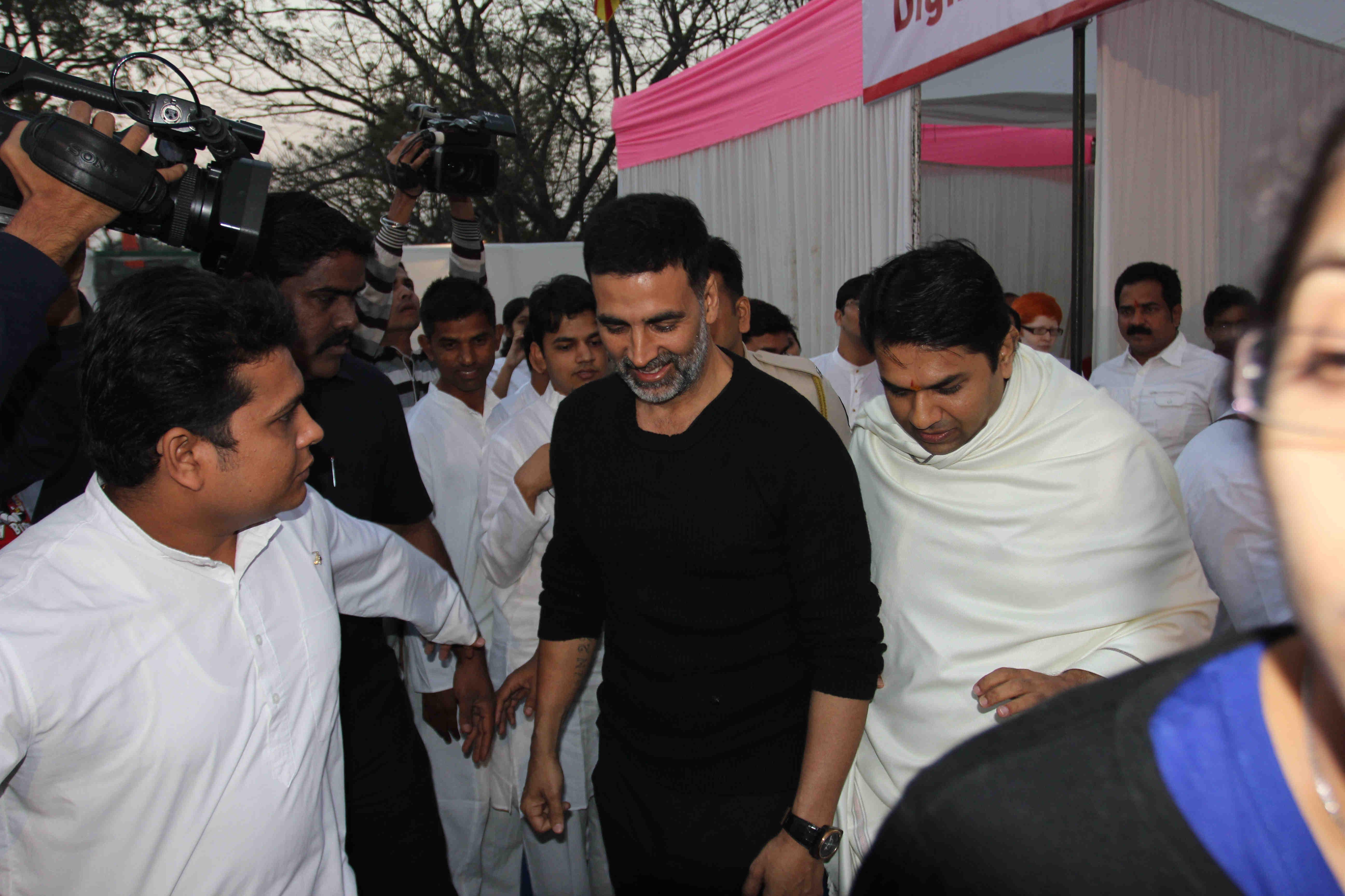 Akshay Kumar flags off Bramhakumari Sakhi Minithon