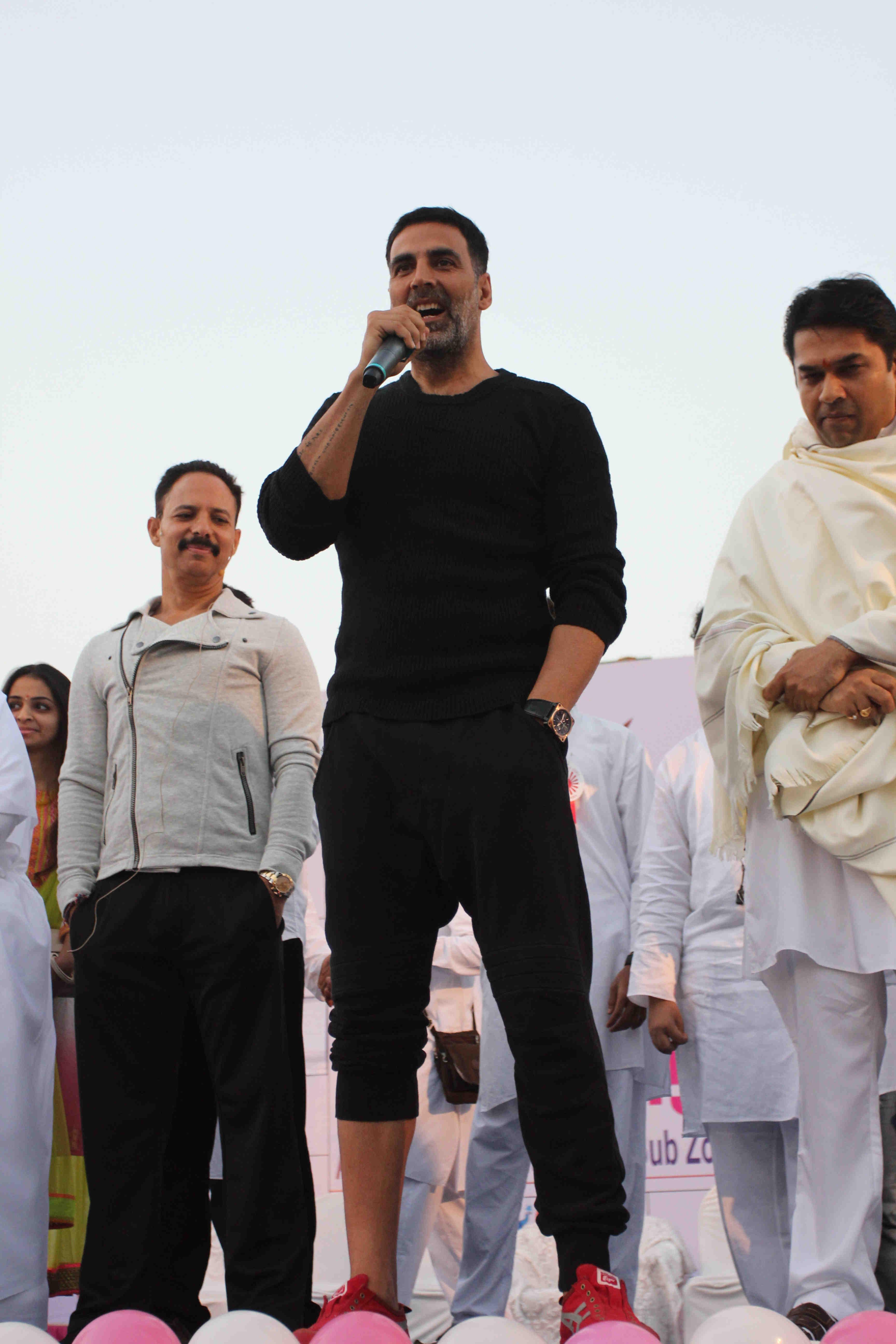 Akshay Kumar flags off Bramhakumari Sakhi Minithon