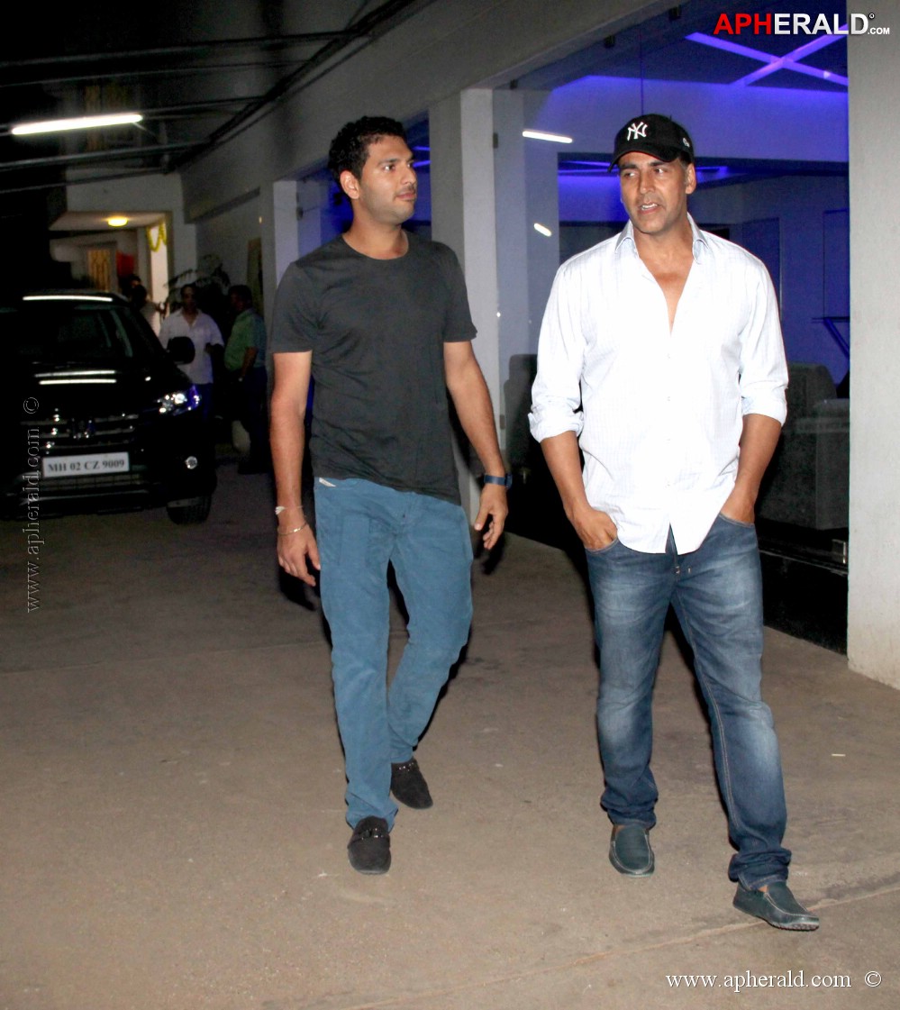 Akshay Kumar Watch Bhaji in Problem Movie