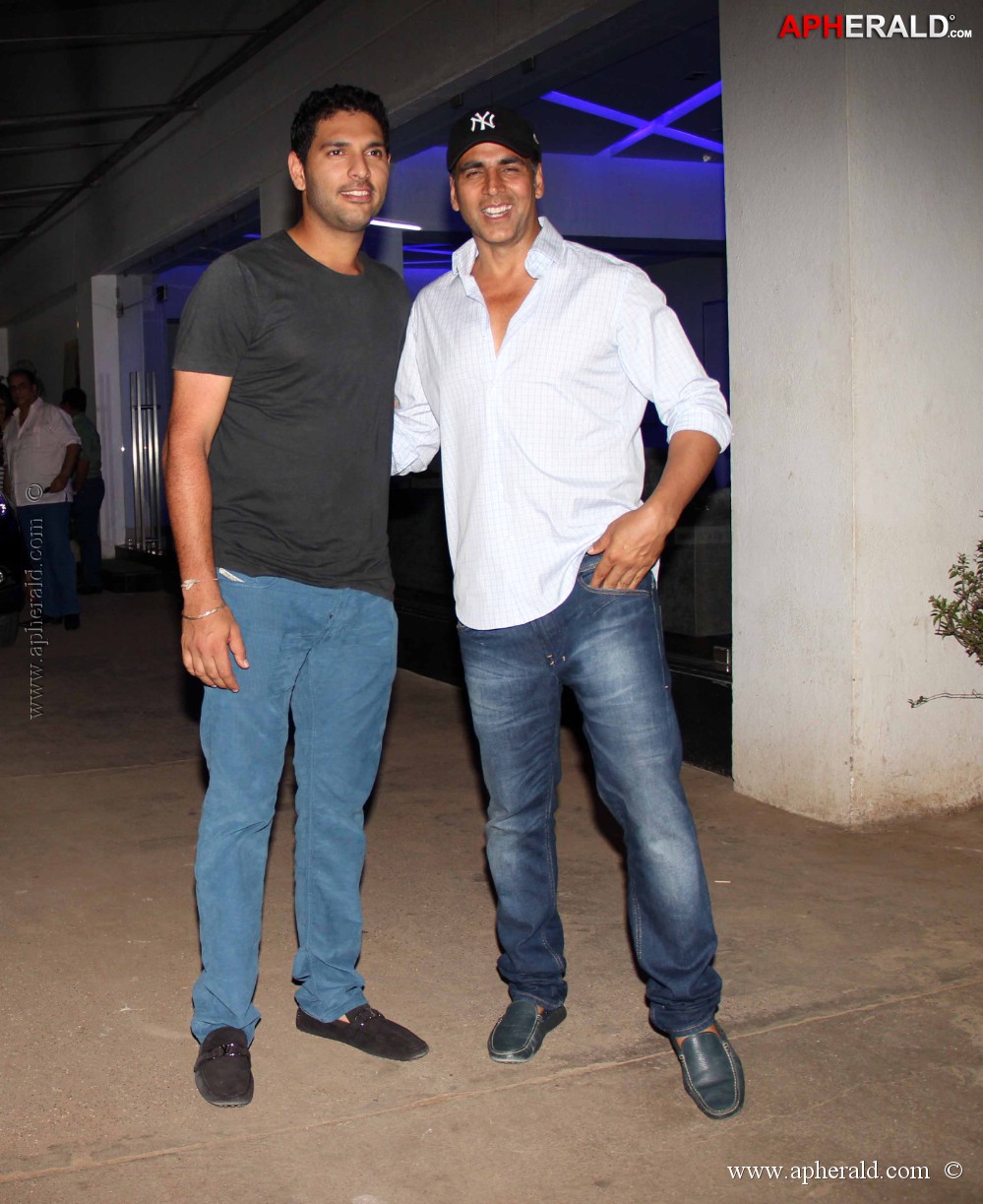 Akshay Kumar Watch Bhaji in Problem Movie