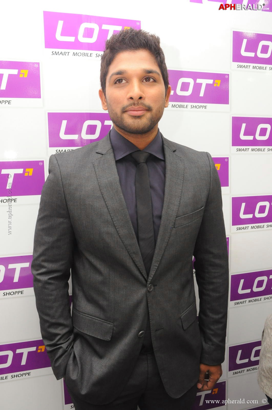 Allu Arjun at Lot Mobile Shop Opening