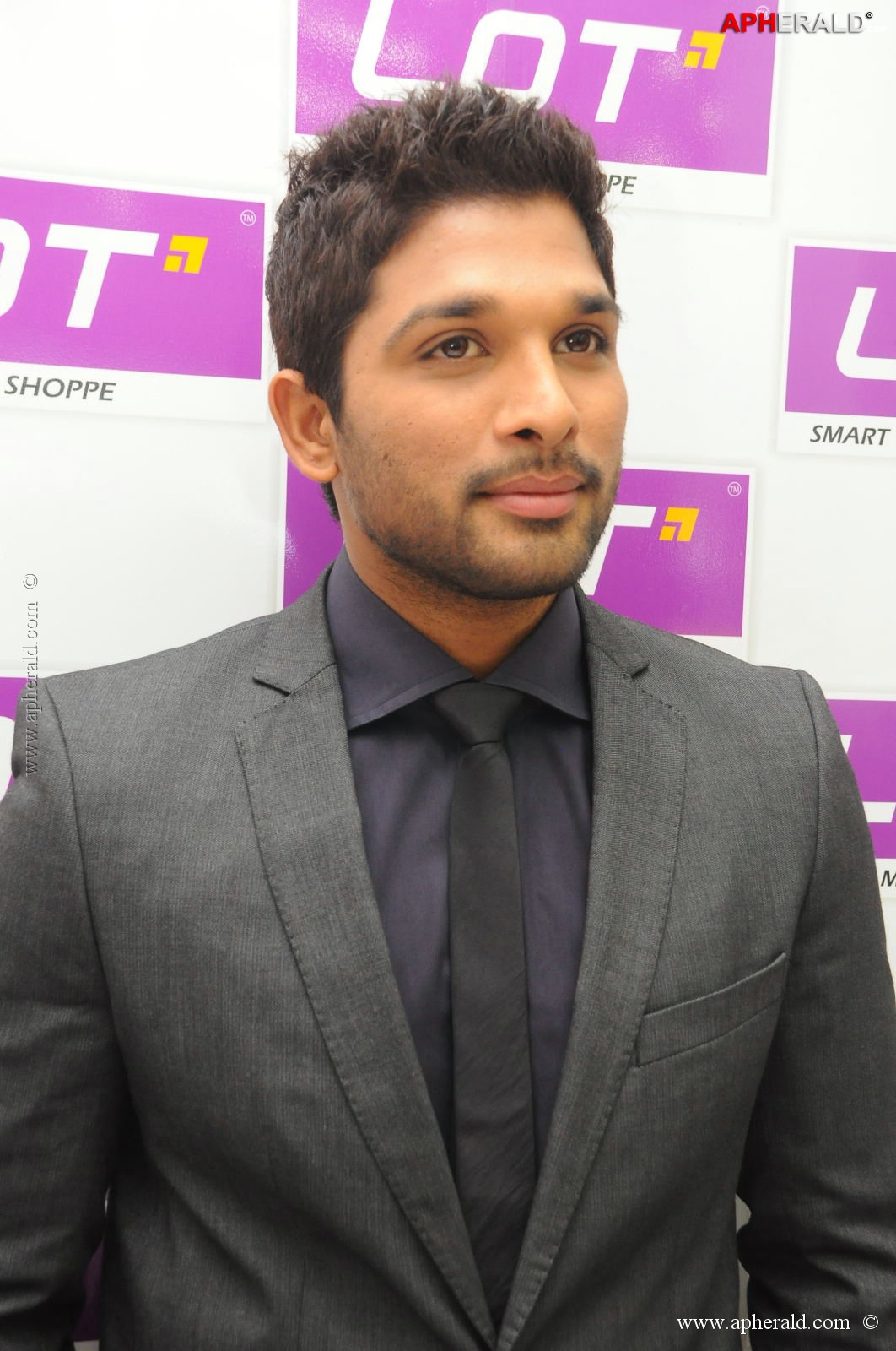 Allu Arjun at Lot Mobile Shop Opening