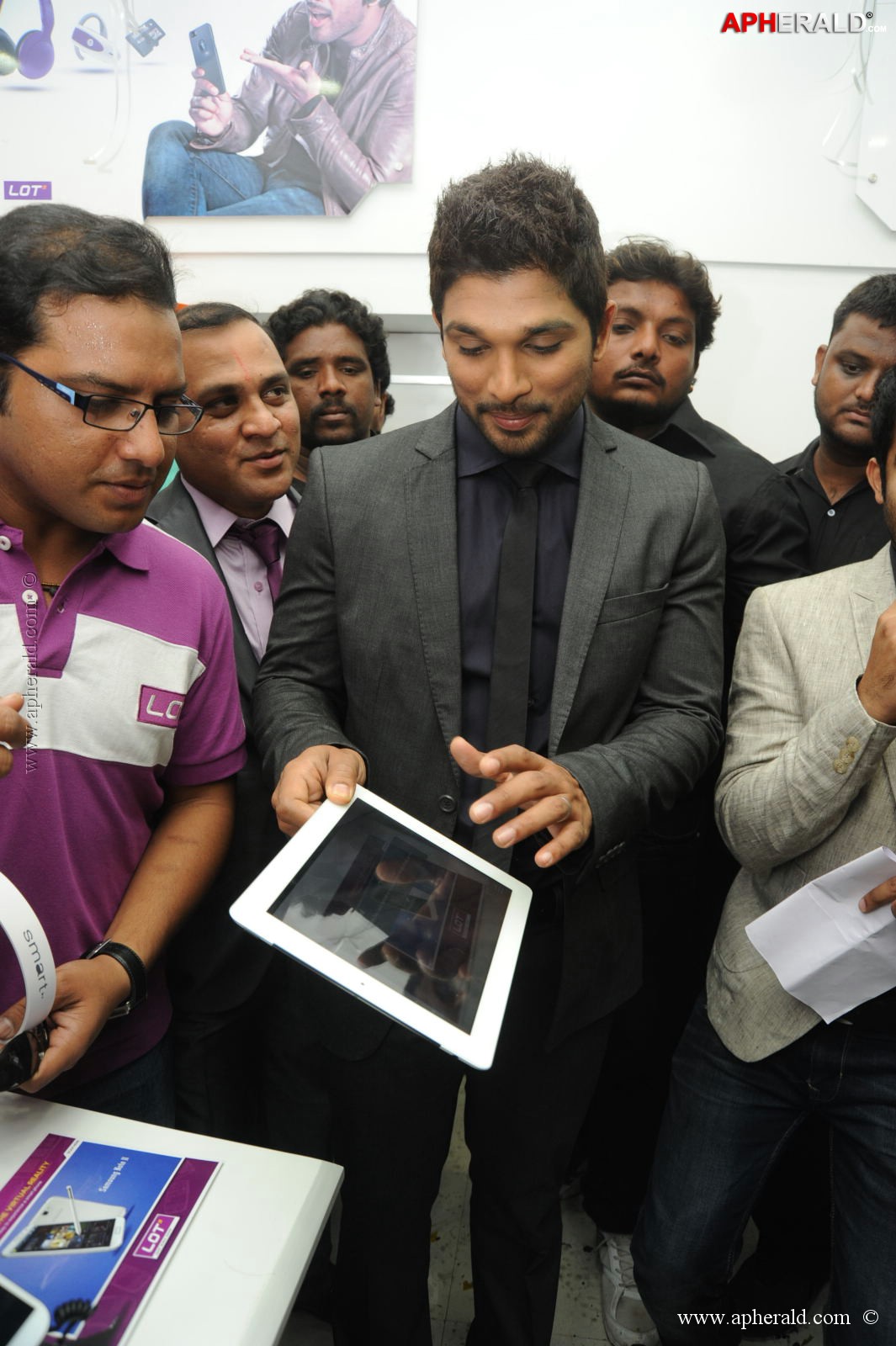 Allu Arjun at Lot Mobile Shop Opening