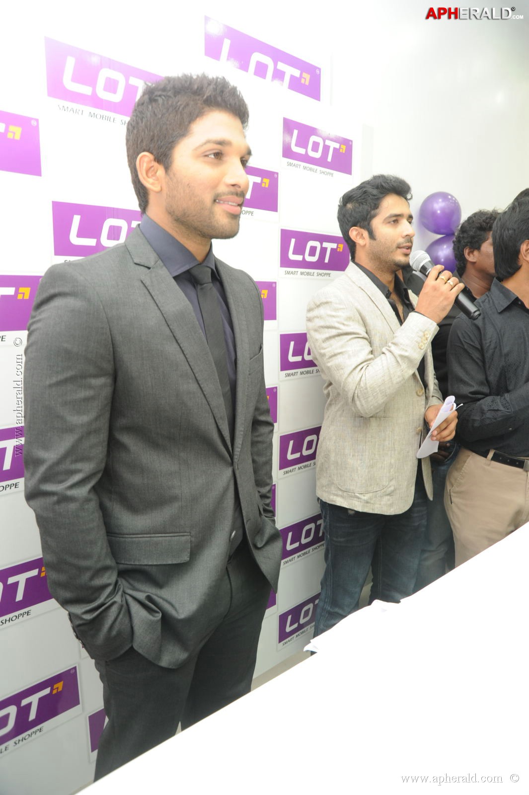 Allu Arjun at Lot Mobile Shop Opening