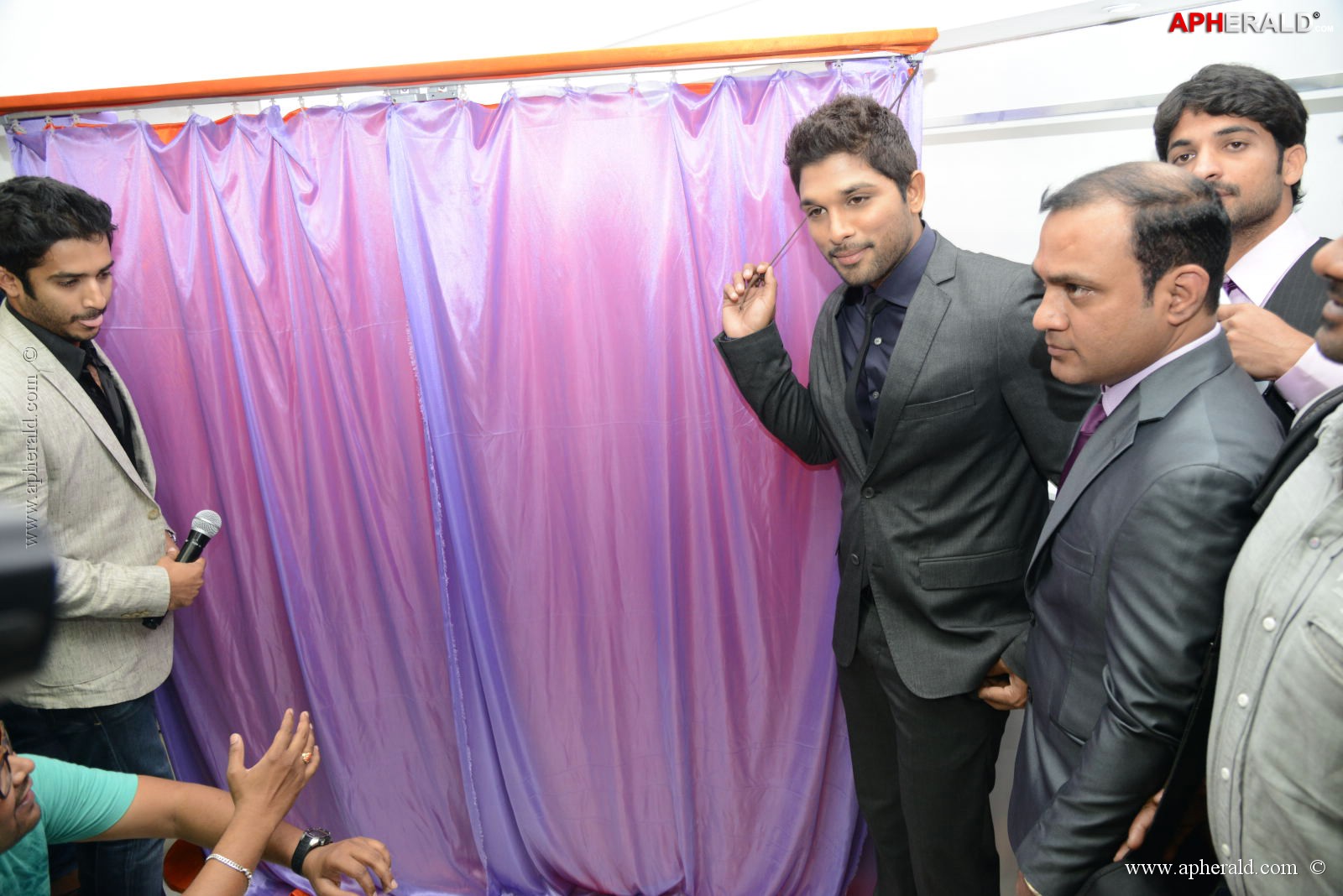 Allu Arjun at Lot Mobile Shop Opening