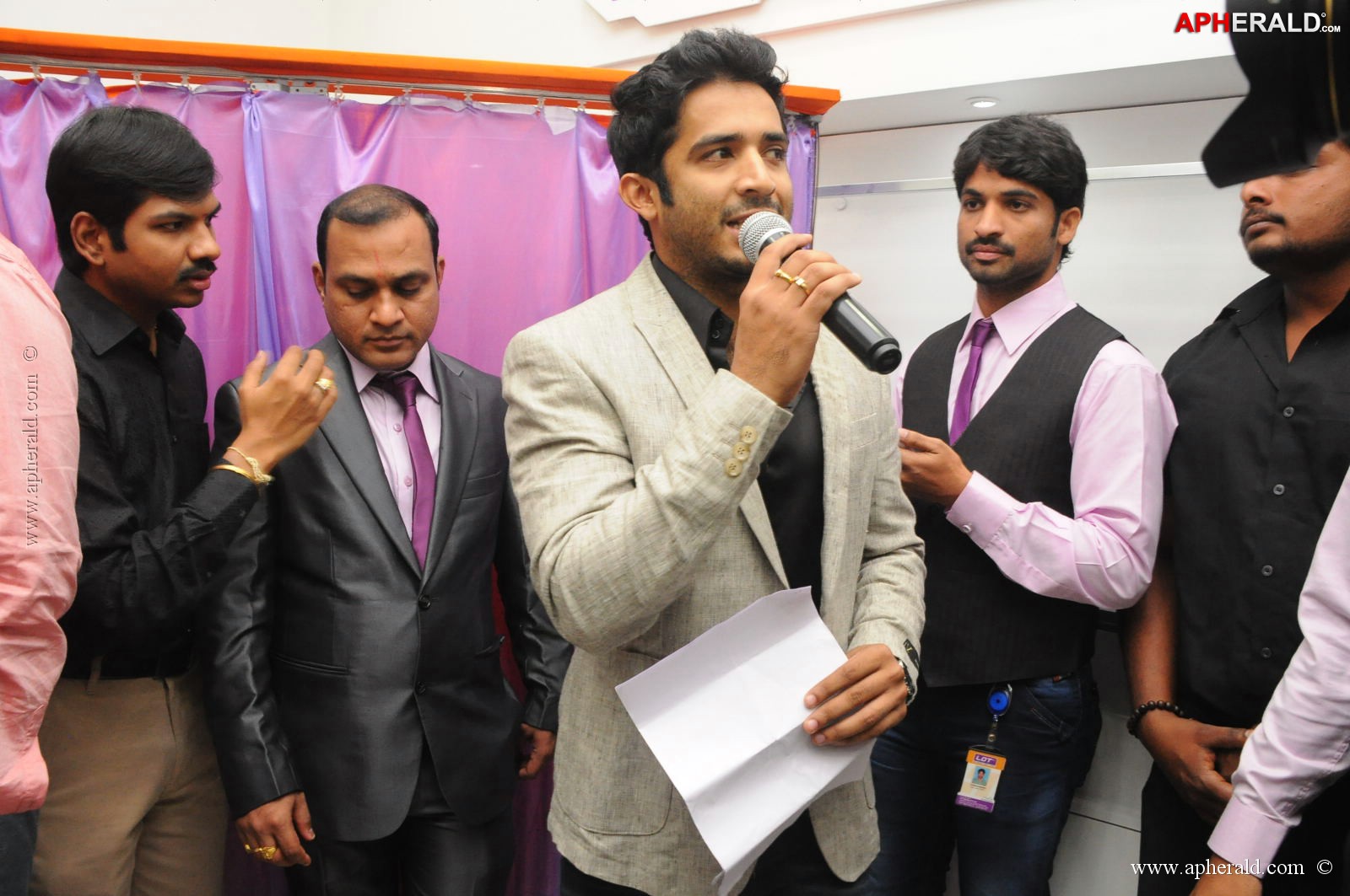 Allu Arjun at Lot Mobile Shop Opening