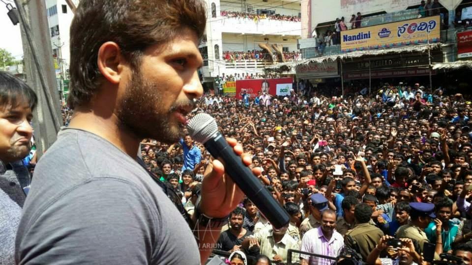 Allu Arjun Inaugurates At Joyalukkas Tirupathi