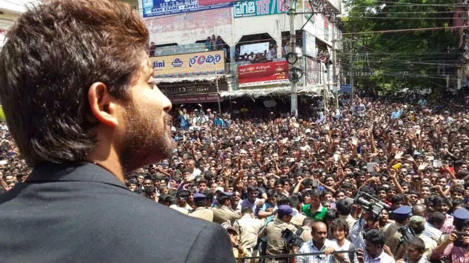 Allu Arjun Inaugurates At Joyalukkas Tirupathi